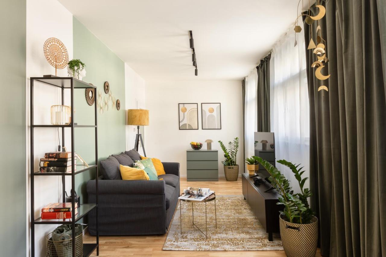 Bohemian Rhapsody Apartment Prag
